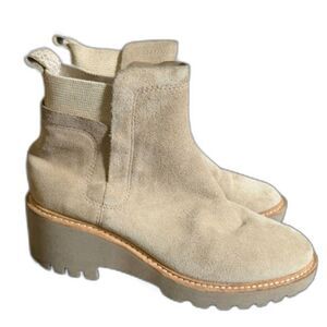Dolce Vita Huey Suede Chelsea Boots Chunky Lug Sole Size 7.5 Cream Off White tan